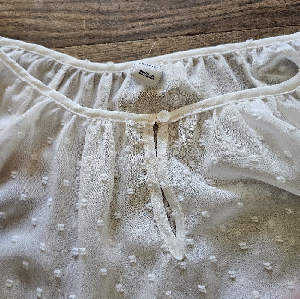 Old Navy White 3/4 Sleeve Textured Blouse - Picture 2 of 4
